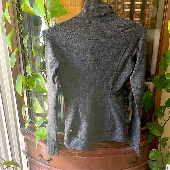 Lululemon Think Fast 1/4 zip - Picture 13 of 14